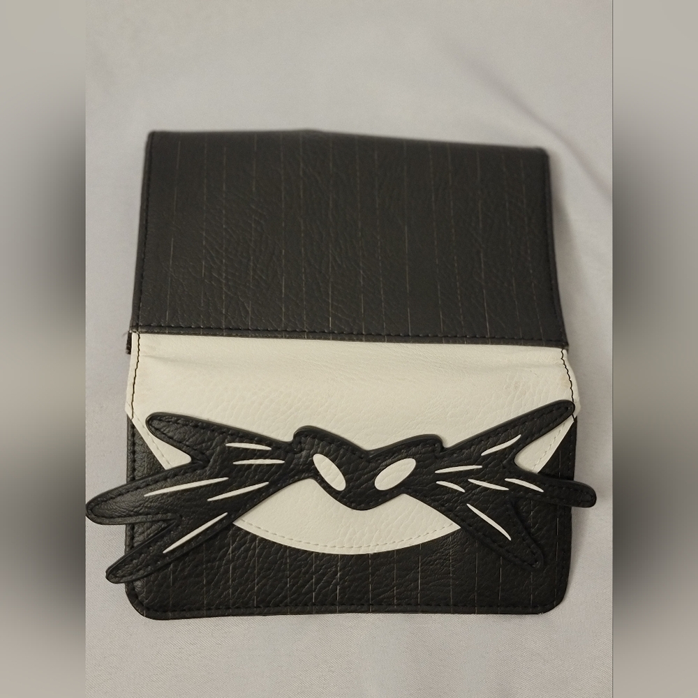Disney Tim Burton's The Nightmare Before Christmas Wallet - Picture 9 of 11